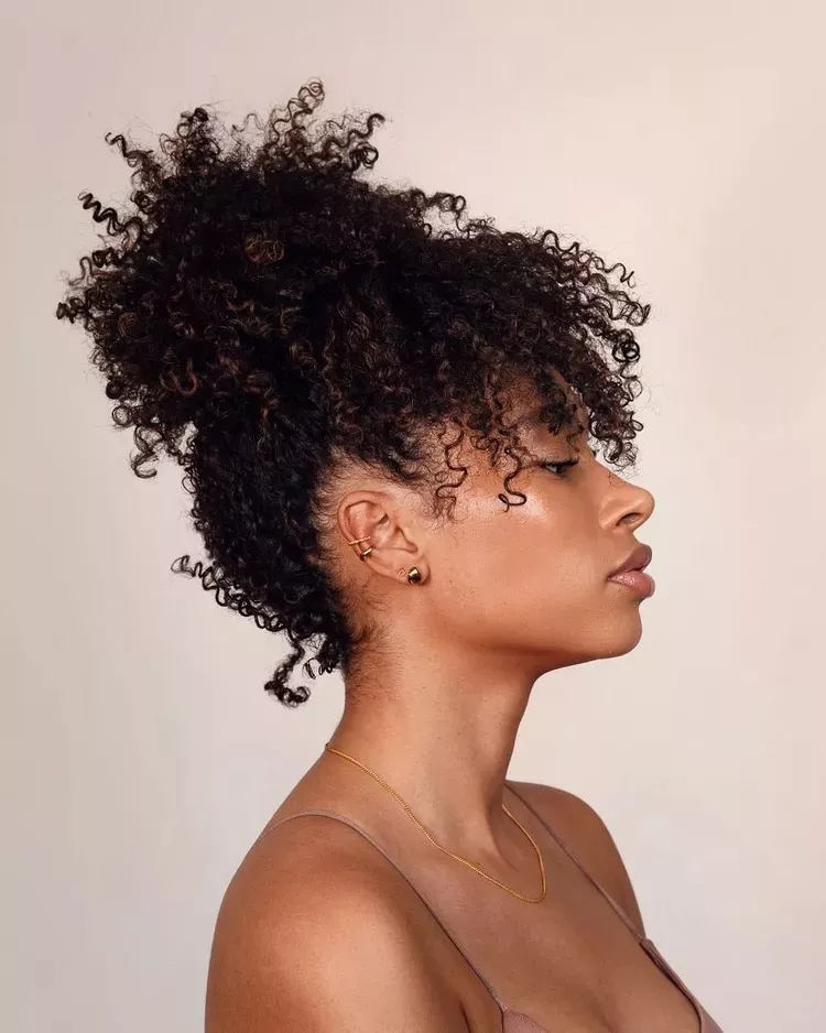 Humidty-Proof Hairstyles to Wear All Season Long Natural Bun